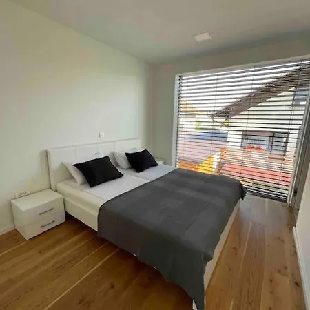 Lejlighed Modern, Spacious Near Centre